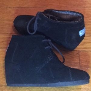 TOMS - Black Desert Wedges.